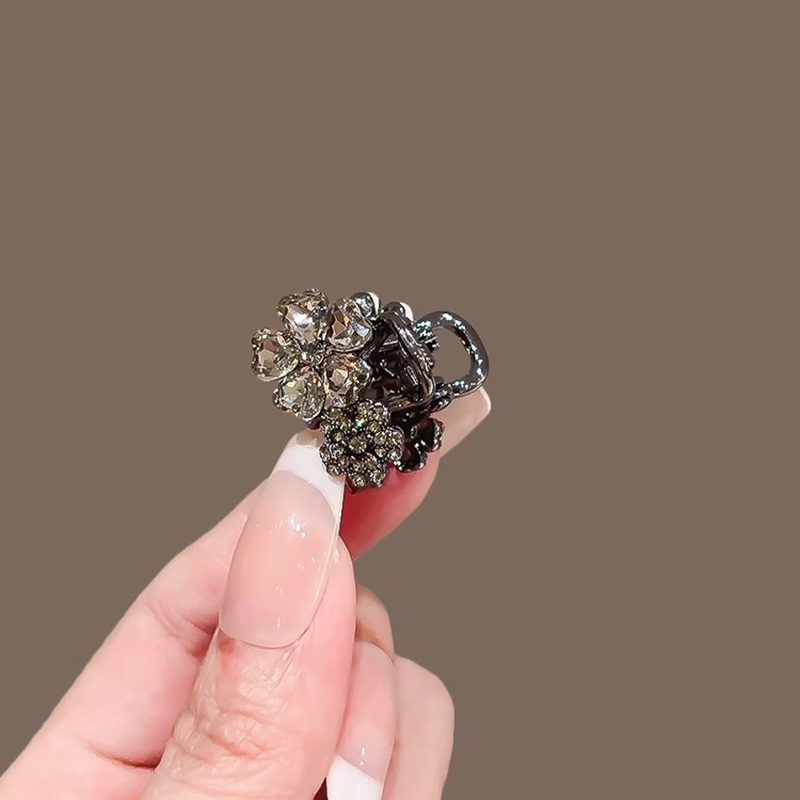 Exquisite Rhinestone Flower Sm - Hi Tech Accessories recension och pris